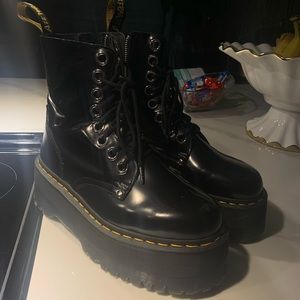 ✨AUTHENTIC DOC MARTEN JADON MAX✨ size 8